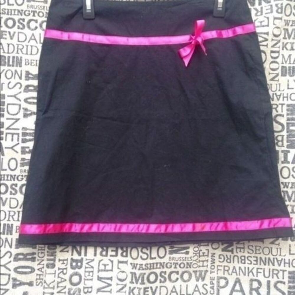 Check it out women's mini skirt with satin band size M black and pink